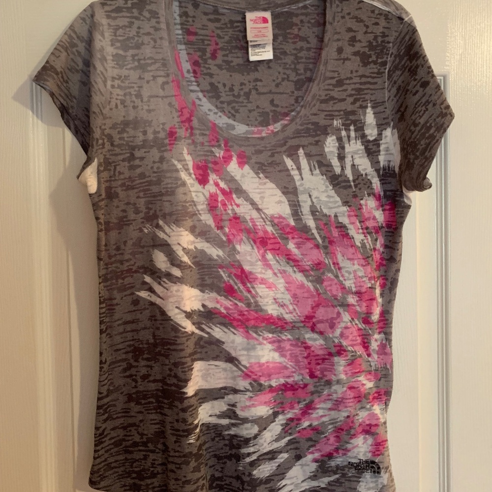 North Face women’s short sleeve tee, gray with shades of pink and white, large.